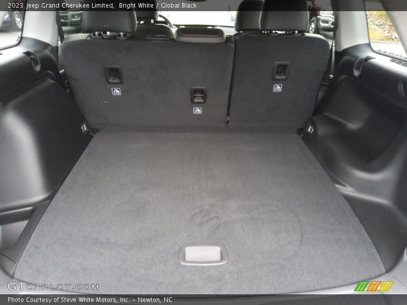 Bright White / Global Black 2023 Jeep Grand Cherokee Limited