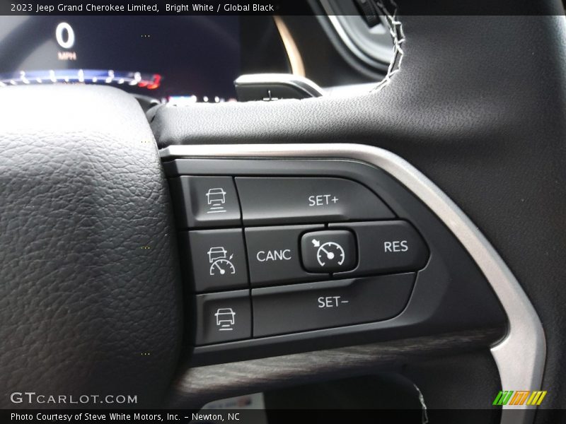 Bright White / Global Black 2023 Jeep Grand Cherokee Limited