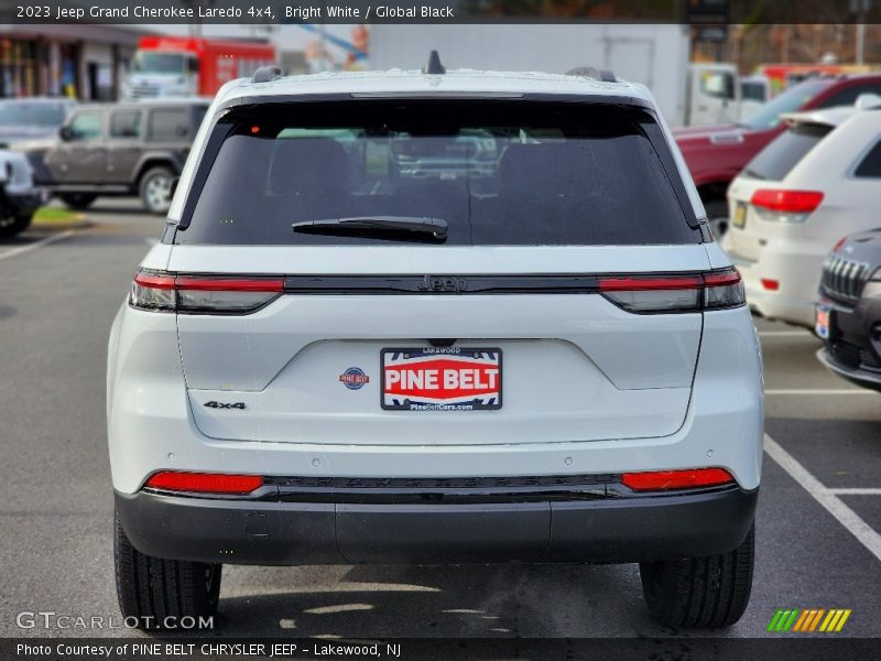 Bright White / Global Black 2023 Jeep Grand Cherokee Laredo 4x4