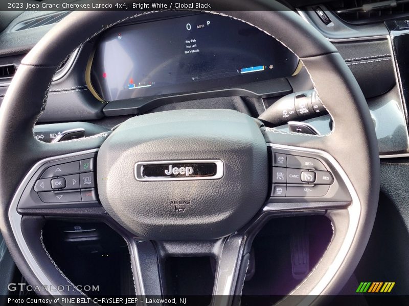 Bright White / Global Black 2023 Jeep Grand Cherokee Laredo 4x4