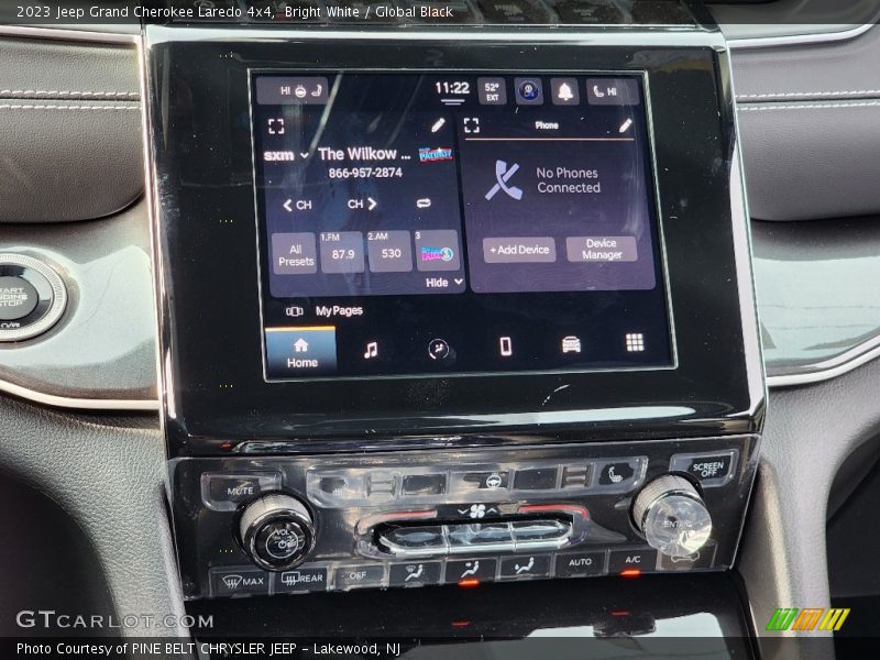 Bright White / Global Black 2023 Jeep Grand Cherokee Laredo 4x4