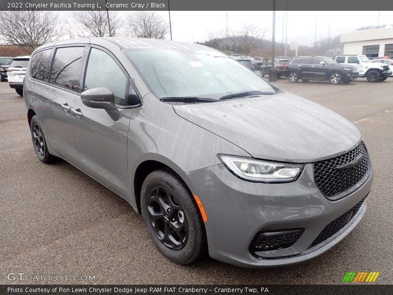 Front 3/4 View of 2022 Pacifica Touring L