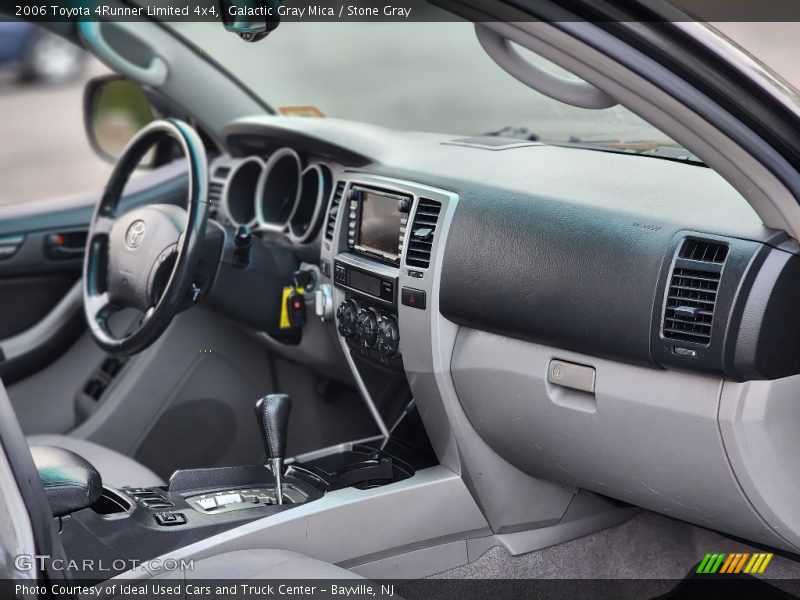 Dashboard of 2006 4Runner Limited 4x4