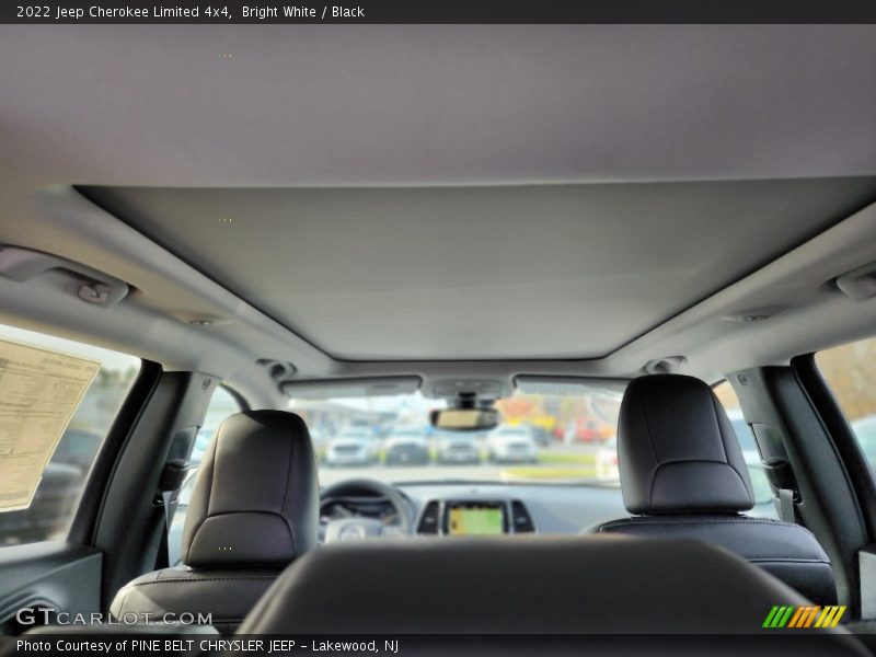 Bright White / Black 2022 Jeep Cherokee Limited 4x4