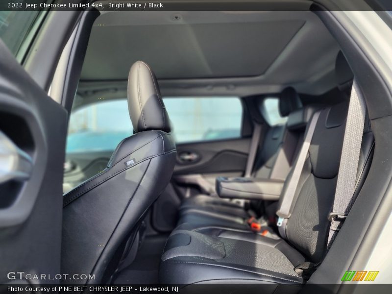Bright White / Black 2022 Jeep Cherokee Limited 4x4