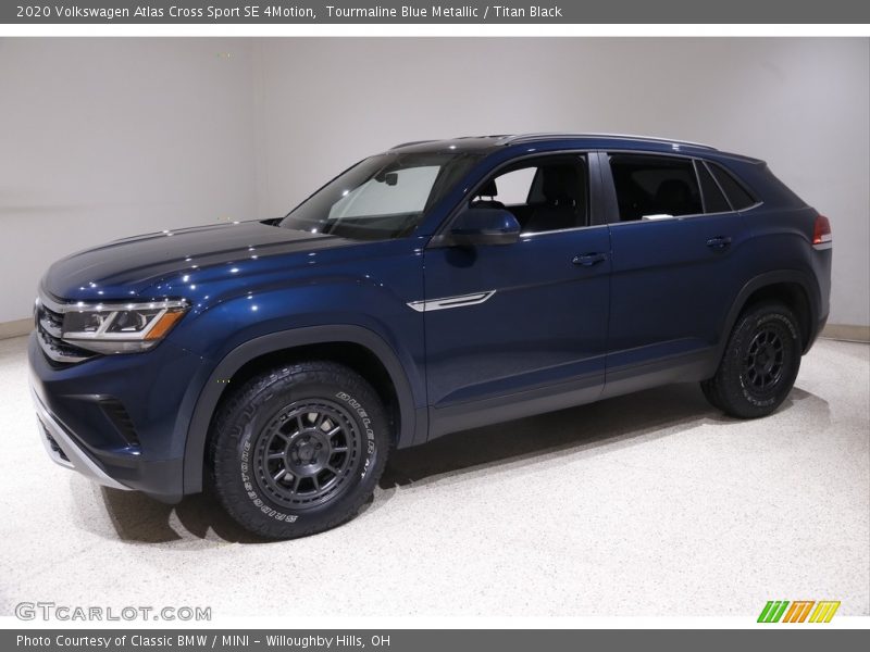 Front 3/4 View of 2020 Atlas Cross Sport SE 4Motion