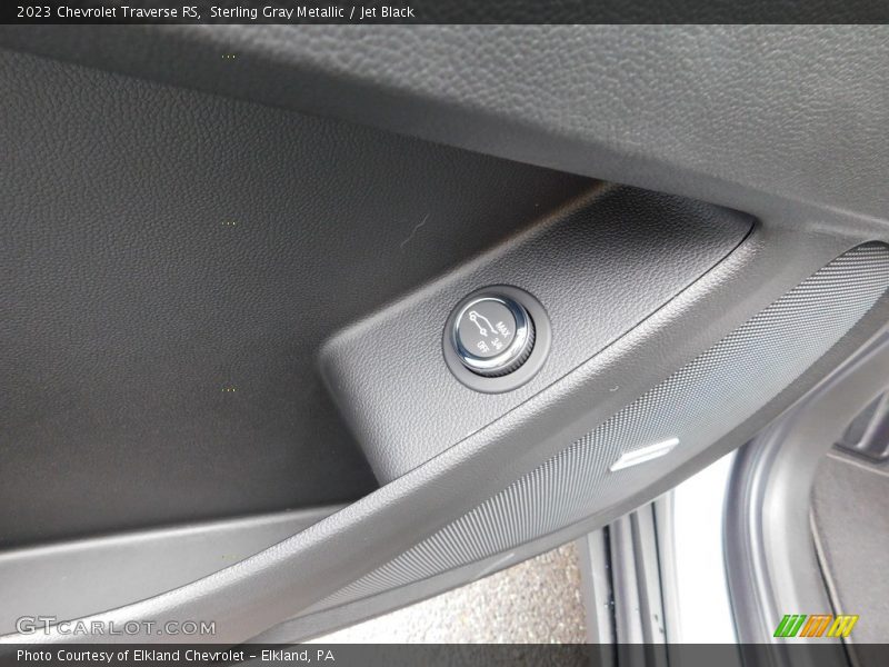 Sterling Gray Metallic / Jet Black 2023 Chevrolet Traverse RS