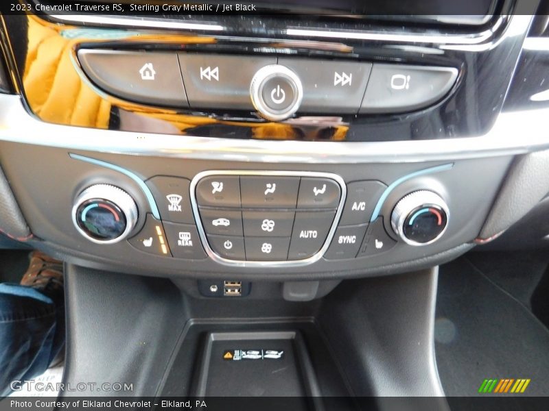 Sterling Gray Metallic / Jet Black 2023 Chevrolet Traverse RS
