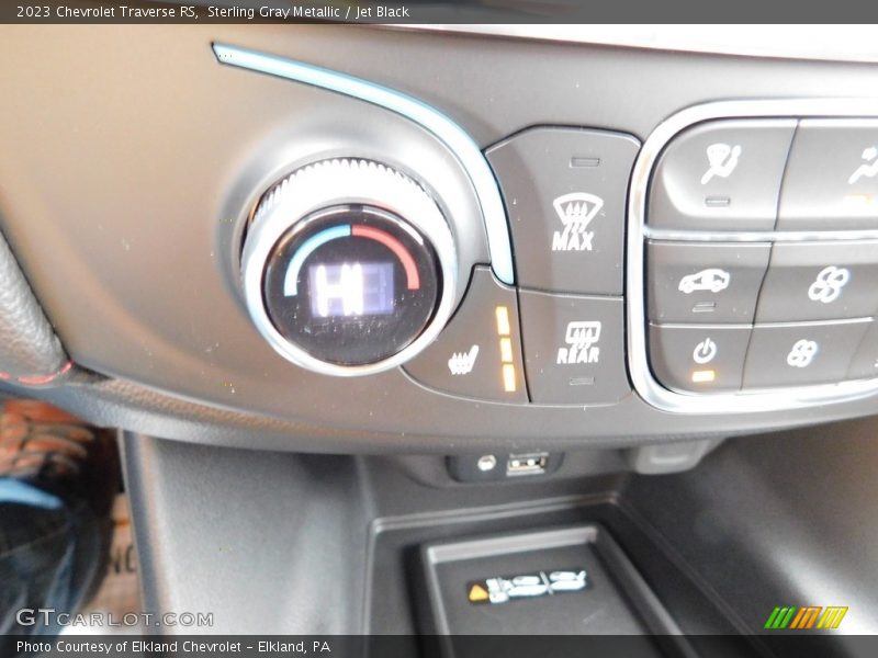 Sterling Gray Metallic / Jet Black 2023 Chevrolet Traverse RS