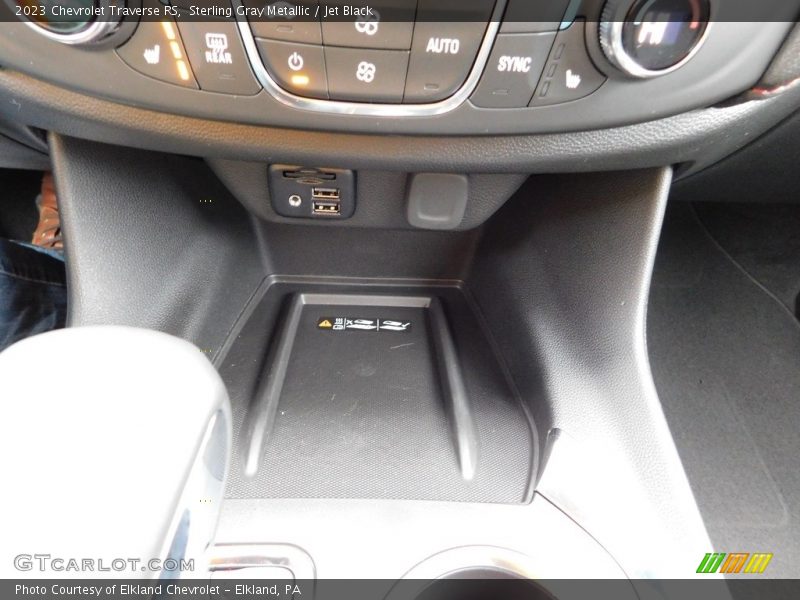 Sterling Gray Metallic / Jet Black 2023 Chevrolet Traverse RS