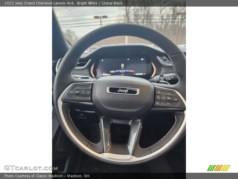 Bright White / Global Black 2023 Jeep Grand Cherokee Laredo 4x4