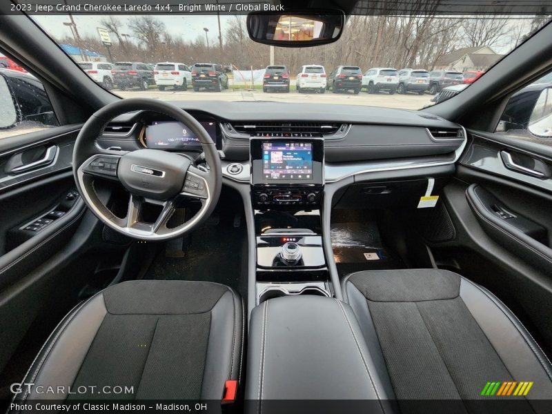Bright White / Global Black 2023 Jeep Grand Cherokee Laredo 4x4