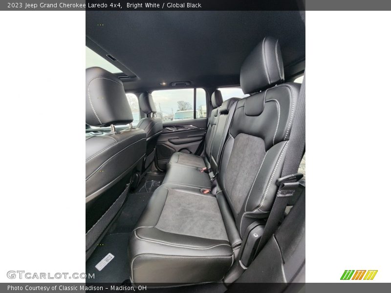 Bright White / Global Black 2023 Jeep Grand Cherokee Laredo 4x4