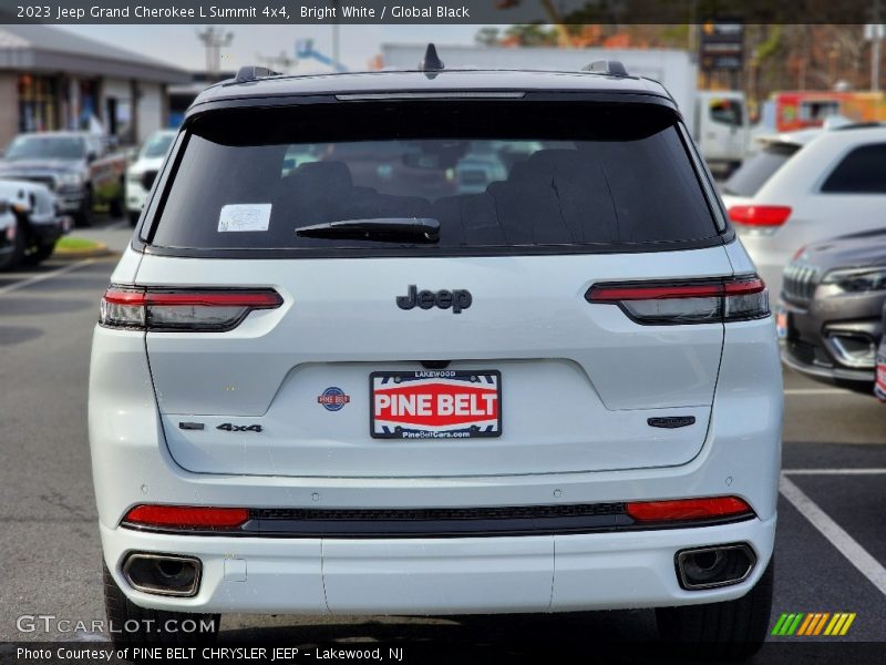 Bright White / Global Black 2023 Jeep Grand Cherokee L Summit 4x4