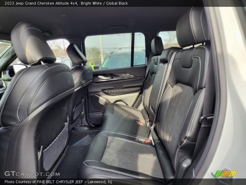 Bright White / Global Black 2023 Jeep Grand Cherokee Altitude 4x4