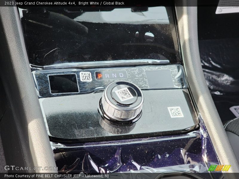 Bright White / Global Black 2023 Jeep Grand Cherokee Altitude 4x4