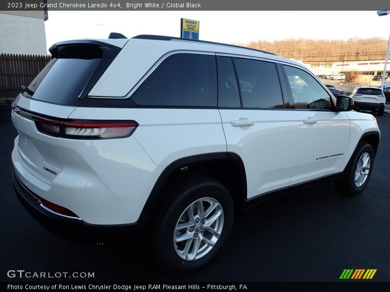 Bright White / Global Black 2023 Jeep Grand Cherokee Laredo 4x4