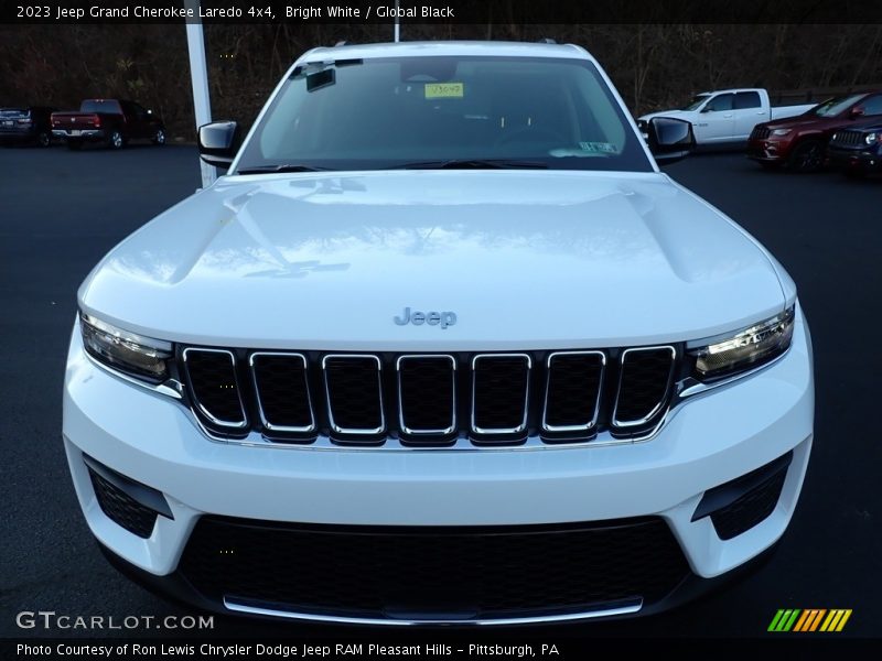 Bright White / Global Black 2023 Jeep Grand Cherokee Laredo 4x4