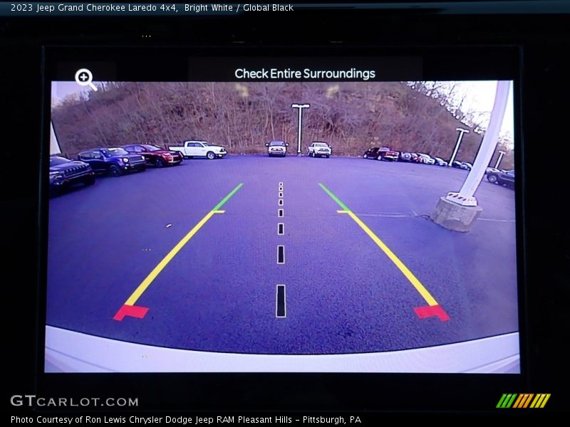 Bright White / Global Black 2023 Jeep Grand Cherokee Laredo 4x4