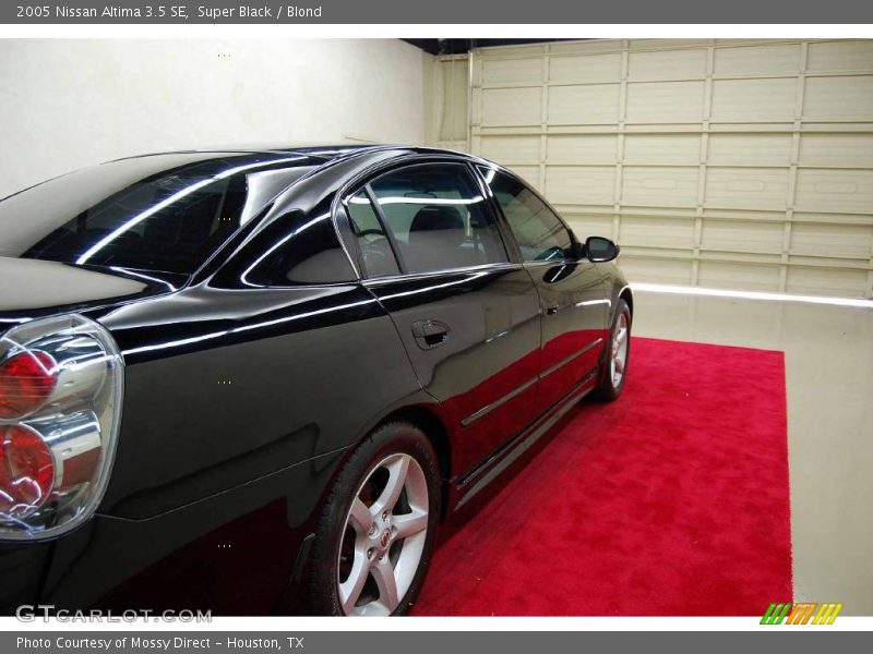 Super Black / Blond 2005 Nissan Altima 3.5 SE