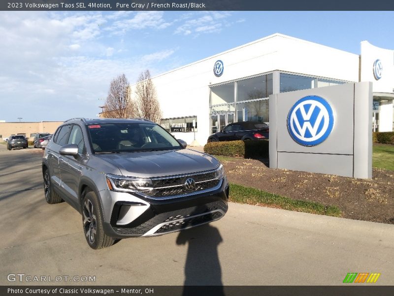 Front 3/4 View of 2023 Taos SEL 4Motion