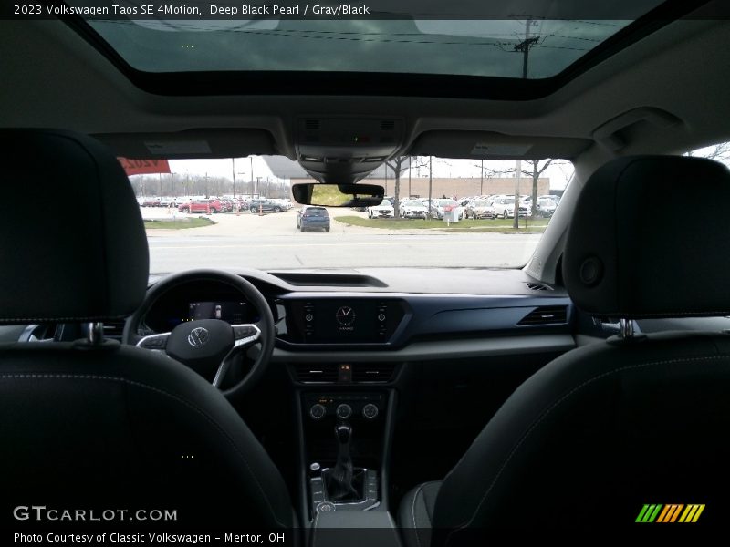 Deep Black Pearl / Gray/Black 2023 Volkswagen Taos SE 4Motion