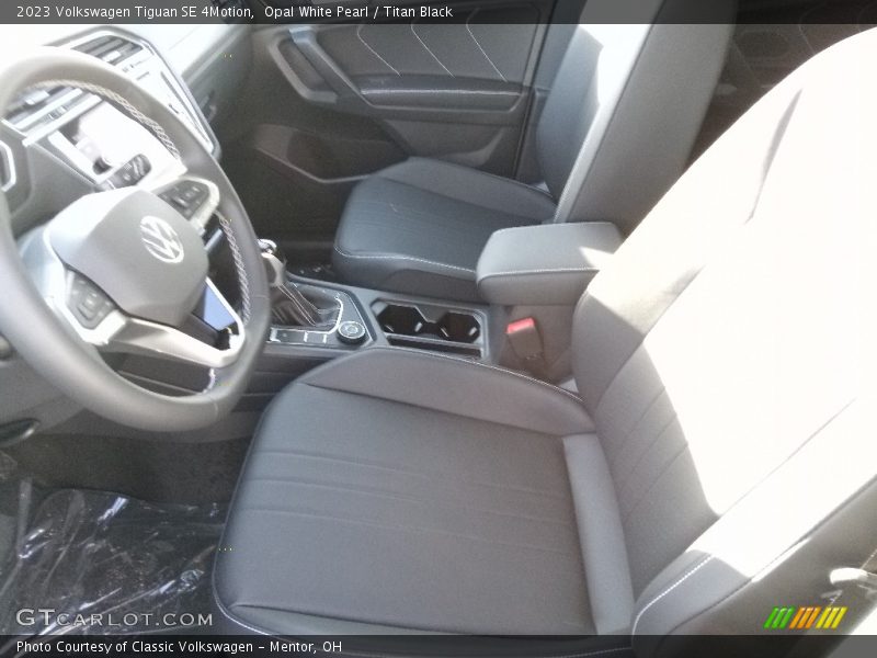 Opal White Pearl / Titan Black 2023 Volkswagen Tiguan SE 4Motion