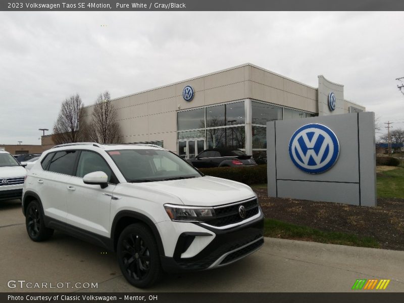 Pure White / Gray/Black 2023 Volkswagen Taos SE 4Motion