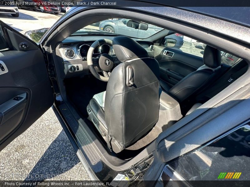 Black / Dark Charcoal 2005 Ford Mustang V6 Deluxe Coupe