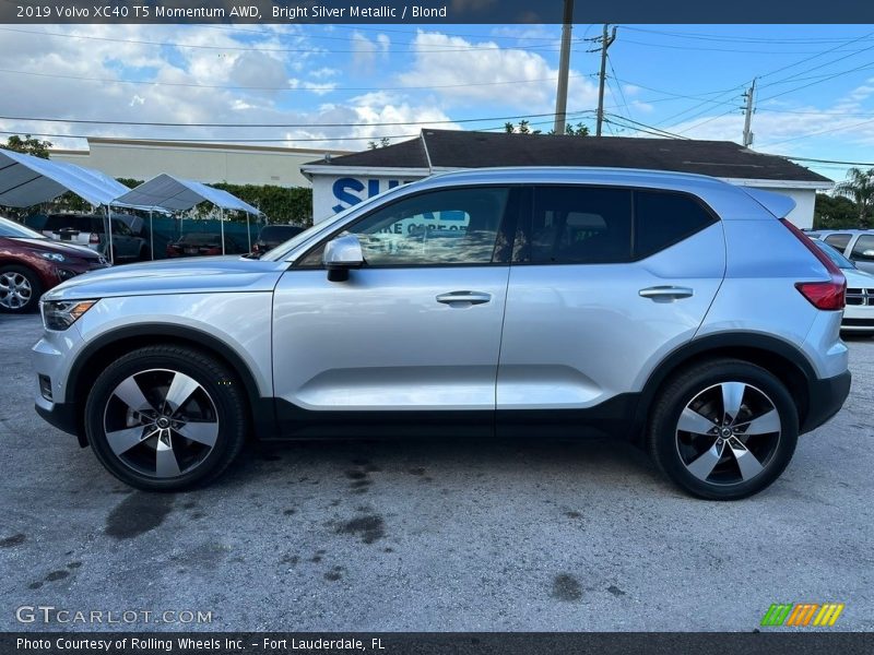 Bright Silver Metallic / Blond 2019 Volvo XC40 T5 Momentum AWD