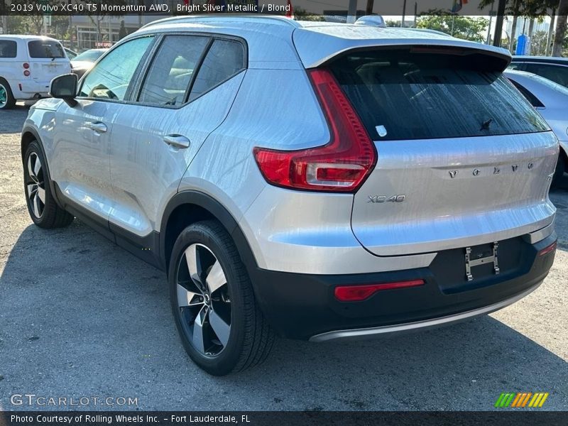 Bright Silver Metallic / Blond 2019 Volvo XC40 T5 Momentum AWD