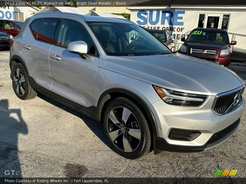 Bright Silver Metallic / Blond 2019 Volvo XC40 T5 Momentum AWD