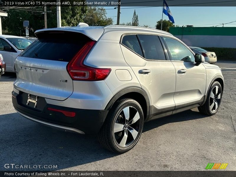 Bright Silver Metallic / Blond 2019 Volvo XC40 T5 Momentum AWD