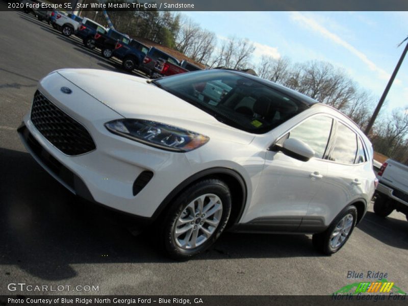 Star White Metallic Tri-Coat / Sandstone 2020 Ford Escape SE