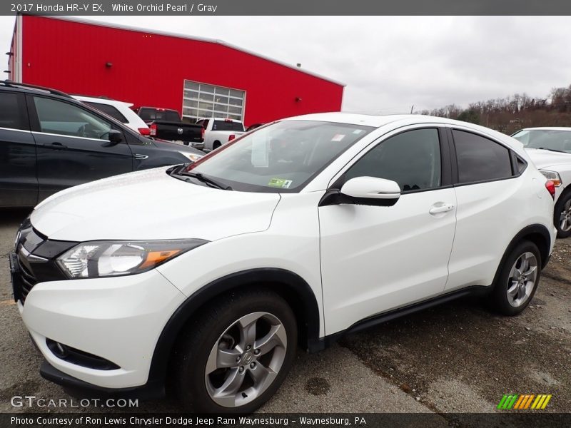 Front 3/4 View of 2017 HR-V EX