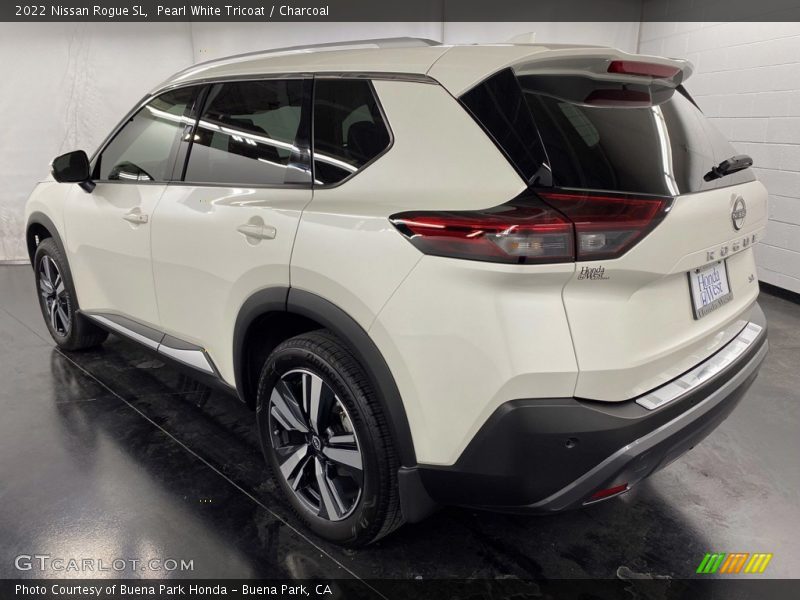 Pearl White Tricoat / Charcoal 2022 Nissan Rogue SL
