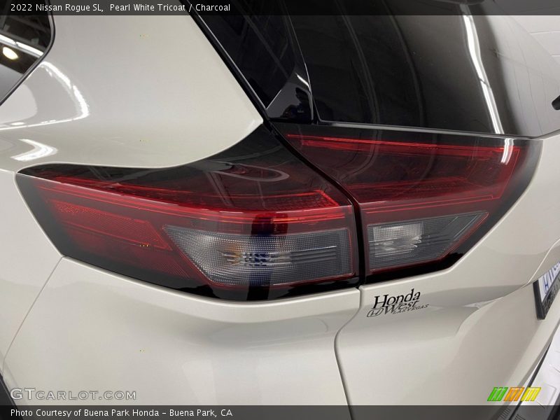 Pearl White Tricoat / Charcoal 2022 Nissan Rogue SL