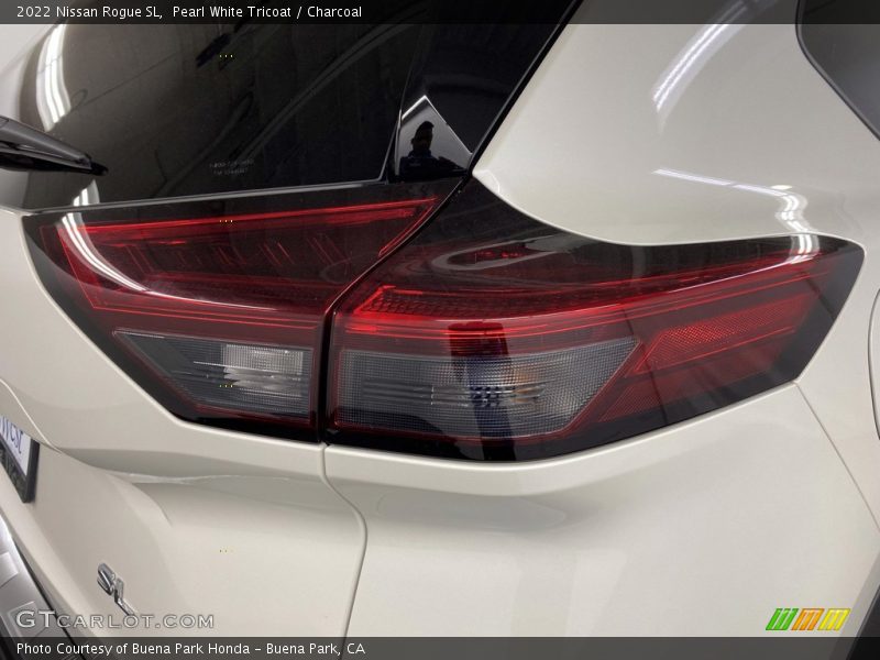 Pearl White Tricoat / Charcoal 2022 Nissan Rogue SL