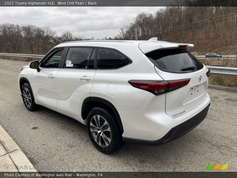 Wind Chill Pearl / Black 2023 Toyota Highlander XLE