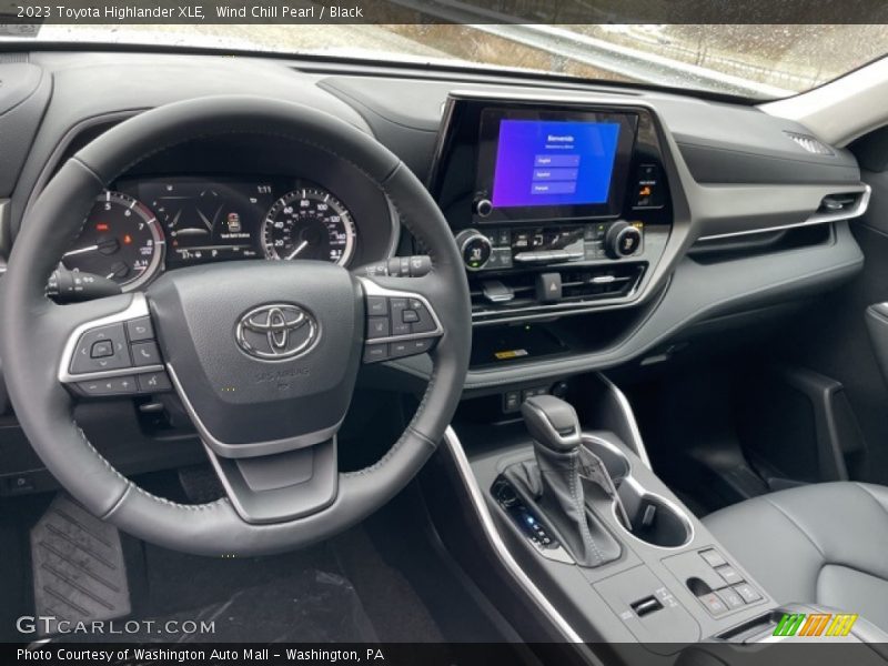 Wind Chill Pearl / Black 2023 Toyota Highlander XLE
