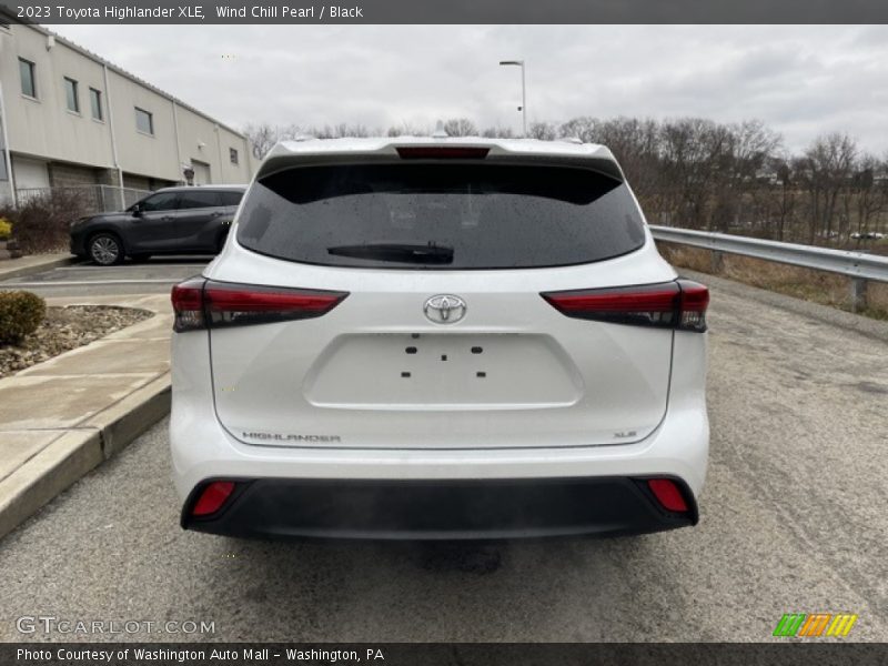 Wind Chill Pearl / Black 2023 Toyota Highlander XLE