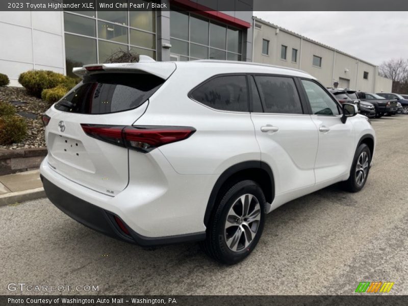 Wind Chill Pearl / Black 2023 Toyota Highlander XLE