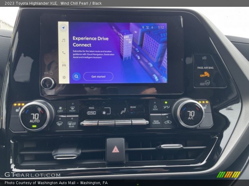 Wind Chill Pearl / Black 2023 Toyota Highlander XLE