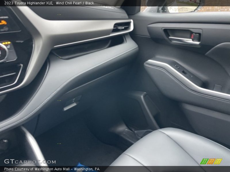Wind Chill Pearl / Black 2023 Toyota Highlander XLE