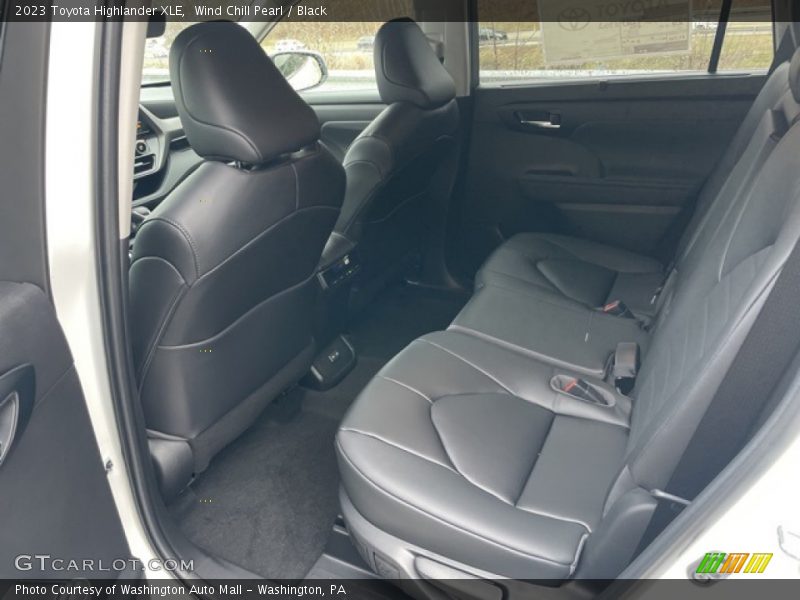 Wind Chill Pearl / Black 2023 Toyota Highlander XLE