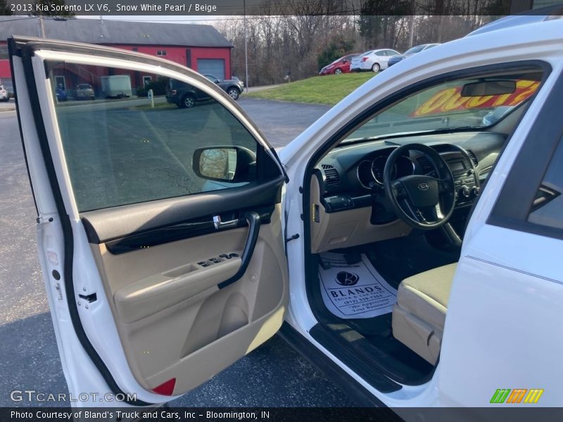 Snow White Pearl / Beige 2013 Kia Sorento LX V6