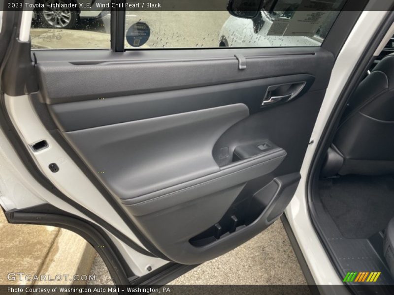 Wind Chill Pearl / Black 2023 Toyota Highlander XLE
