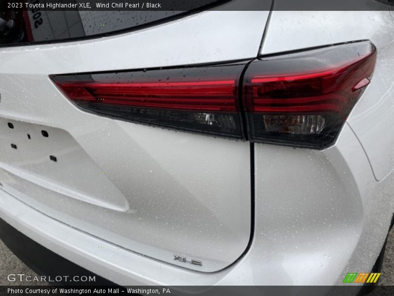 Wind Chill Pearl / Black 2023 Toyota Highlander XLE