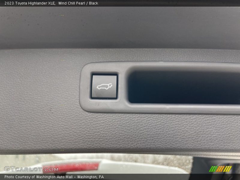 Wind Chill Pearl / Black 2023 Toyota Highlander XLE