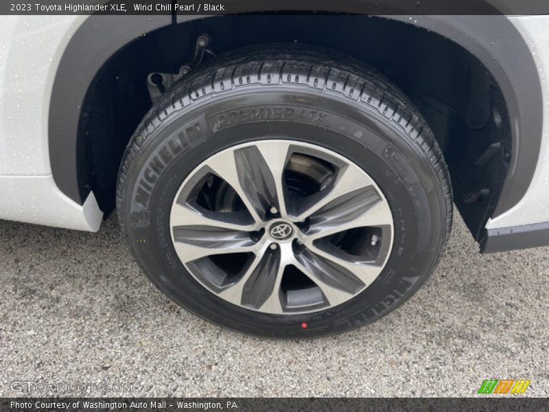 Wind Chill Pearl / Black 2023 Toyota Highlander XLE